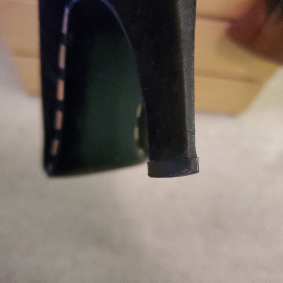 Vtg Stuart Weitzman Black Suede Pumps - Picture 7 of 8